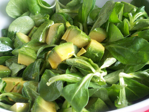 kannattaa syödä enemmän avokadoa salaatin joukossa