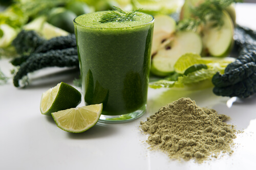 Spirulinaa voi käyttää smoothiessa