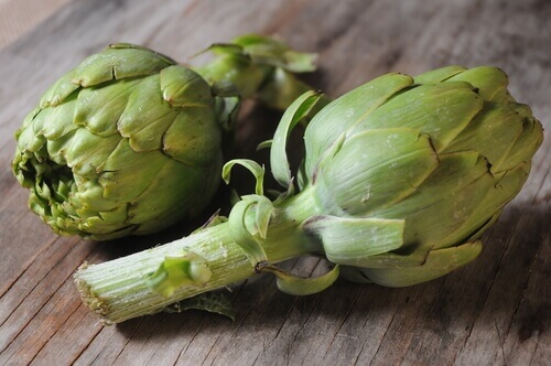 Artisokka auttaa poistamaan rasvaa maksasta.