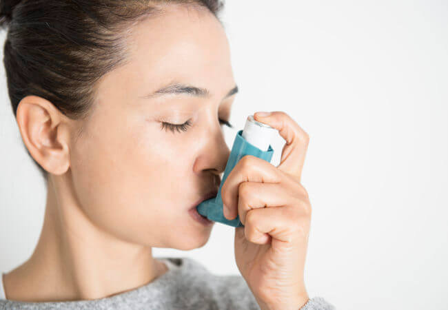 Krooninen astma voi helpottua erilaisilla luonnollisilla hoitokeinoilla.