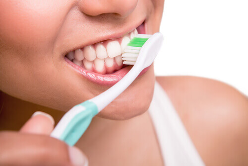 Limsat tekevät suurta hallaa hampaille, joten hampaista tulee pitää hyvää huolta.