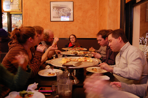 Syö kevyt illallinen.