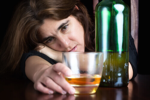 alkoholin liikakäyttö aiheuttaa masennusta