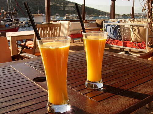 Maksan puhdistamiseen tarkoitettu mehu