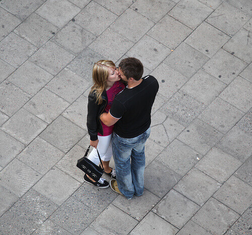 Suutelemisen terveyshyödyt - auttaa lievittämään masennusta.