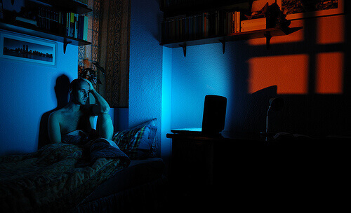 Unettomuutta aiheuttaa monet asiat, esimerkiksi stressi ja ahdistus.