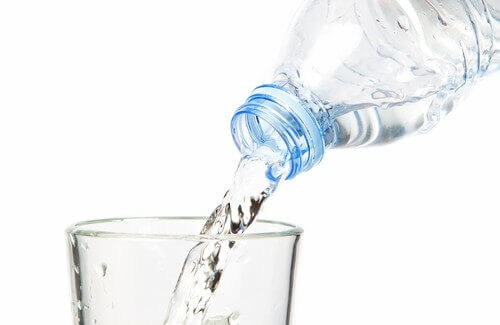 Kuinka paljon vettä tulisi juoda päivittäin?