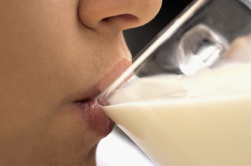 Ehkäiseekö maitotuotteiden nauttiminen osteoporoosia?