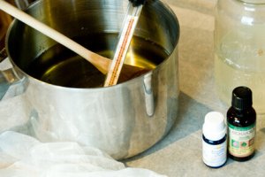 Kuinka teet shampoota kotona