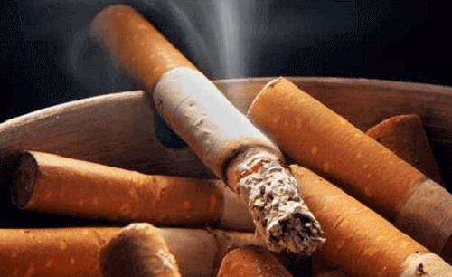 pahanhajuisesta hengityksestä kärsivät tupakoitsijat