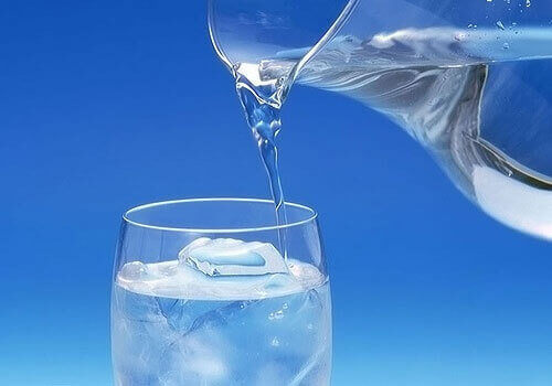 juo vettä ummetukseen ja vyötärön kaventamiseen
