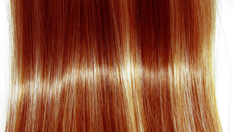 9 luonnollista tapaa saada hiukset kiiltämään