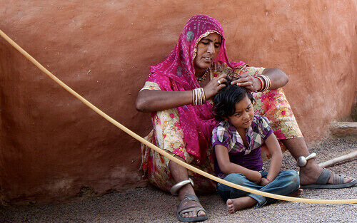 äiti etsii täitä tyttären päästä