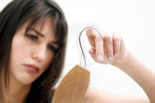 valmista shampoo torjumaan hiustenlähtöä