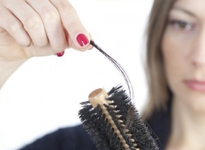 Estä liiallinen hiustenlähtö näillä ohjeilla
