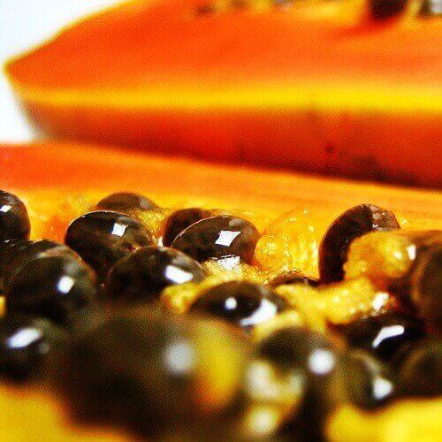 Myös papaijansiemenet ovat hyviä terveyden kannalta.