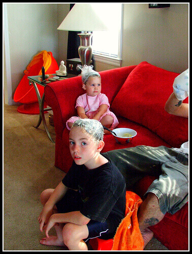 täit koko perheen lasten päissä