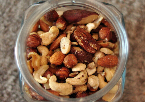 Pähkinät sisältävät suolistolle hyvää tekevää kuitua.