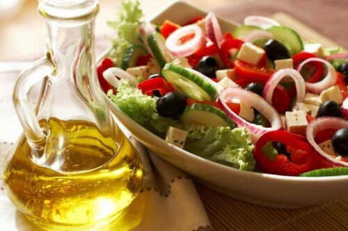 Välimeren ruokavalio sisältää paljon salaattia