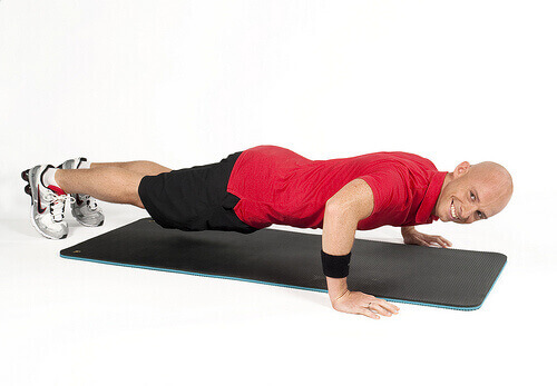 Punnerrus auttaa kiinteyttämään käsivarsien ihoa.