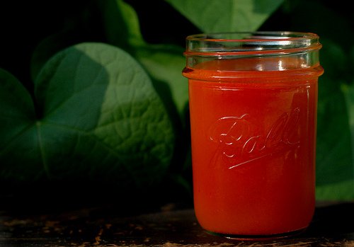 tomaattimehu lasipurkissa