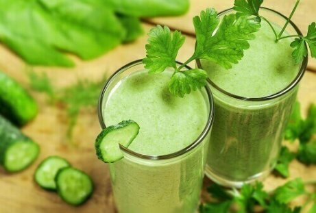 9 kehoa puhdistavaa smoothieta