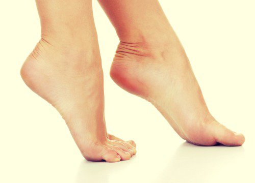 Jalkojen hikoilua voi estää talkilla