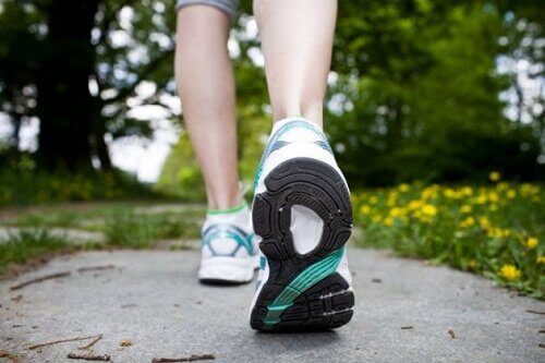 Kävely on tehokas tapa estää kihelmöinti jaloissa
