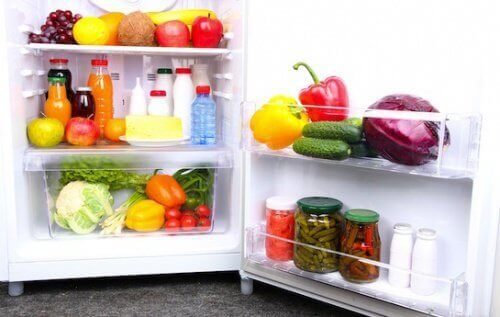 Ruokasooda jääkaapin hajujen poistoon