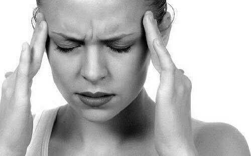 Vicks-voiteen käyttötavat ovat monimuotoiset, voit käyttää voidetta mm. helpottamaan päänsärkyä.