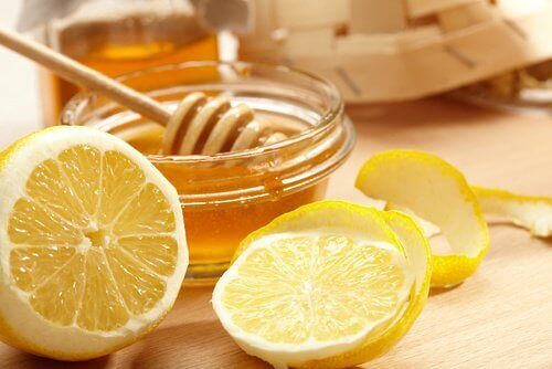 Sitruuna ja hunaja hyväksi kaulan iholle