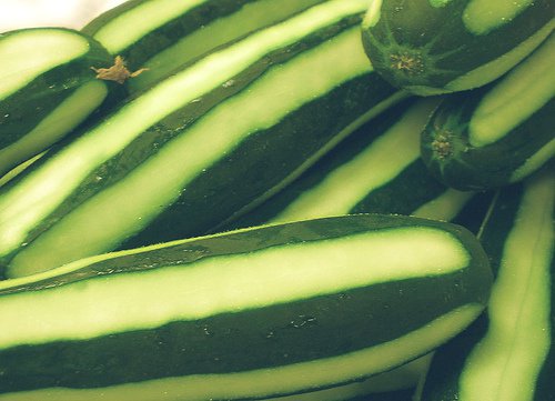 hoida ärtyneitä silmiä kurkulla