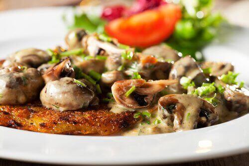 Älä lämmitä uudelleen sieniä