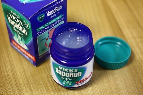 Vicks yskään