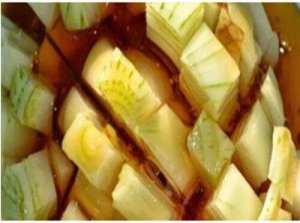 Hunaja ja sipuli: tehokas hoito yskään