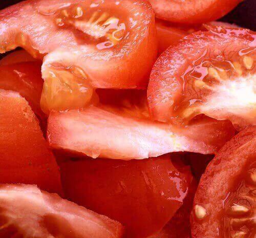 pienennä halvauksen riskiä syömällä tomaatteja