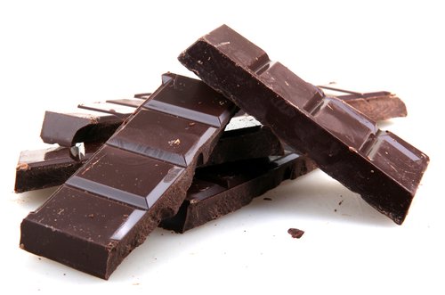 Kaikista tummin suklaa on terveellisintä suklaata.