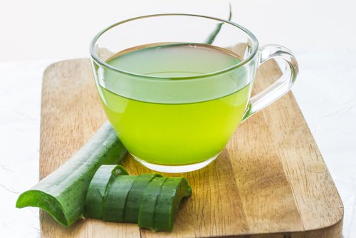 Tehokkaasti lääkitsevä aloe vera -mehu Tehokkaasti lääkitsevä aloe vera -mehu