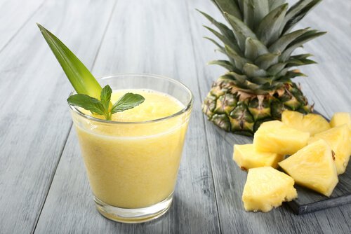Ananas poistaa nestettä