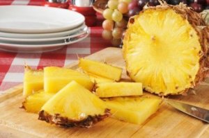 Ananas poistaa nestettä ja puhdistaa