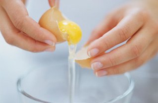 Käytä kananmunan valkuaista rintojen kiinteyttämiseen.