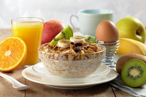 syö terveellistä aamupalaa pudottaaksesi painoa