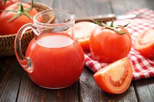 syöpää ehkäisevät mehut, tomaattimehu