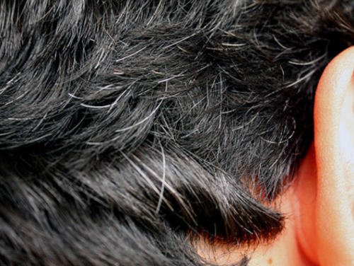 6 hoitokeinoa hiusten ennenaikaiseen harmaantumiseen