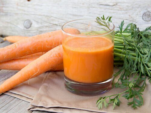 Porkkanan sisältämät kuidut pitävät ruuansulatuksen kunnossa.