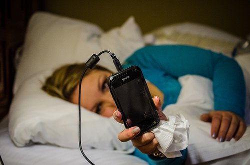 Puhelin ei kuulu hyvään unihygieniaan.