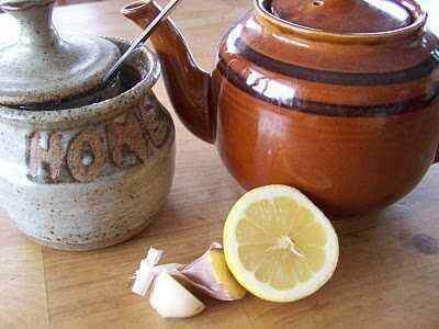 Juo valkosipulista ja sitruunasta valmistettua teetä hoitaaksesi valtimotautia.