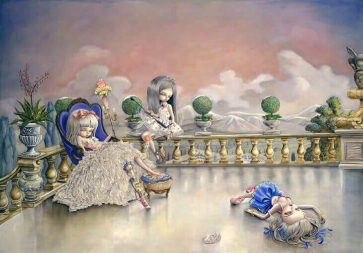 kaksi tyttöä katsoo kun yksi tyttö lojuu lattialla