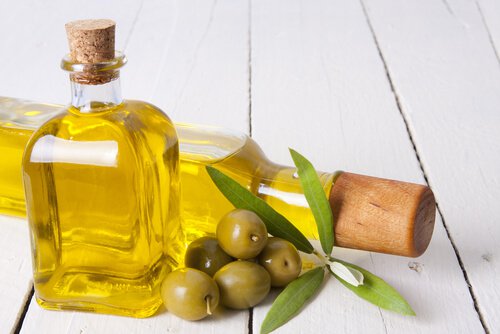 Oliiviöljy sisältää ihmisen keholle hyvää ja terveellistä rasvaa.