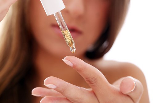 oliiviöljyä pipetissä